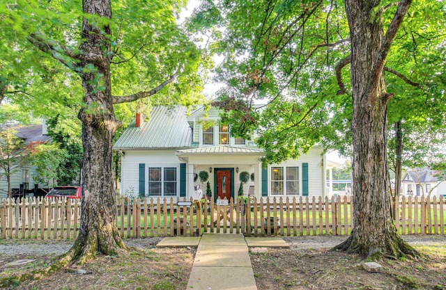 Walk to UT Southern & Dtwn Pulaski: Historic Home