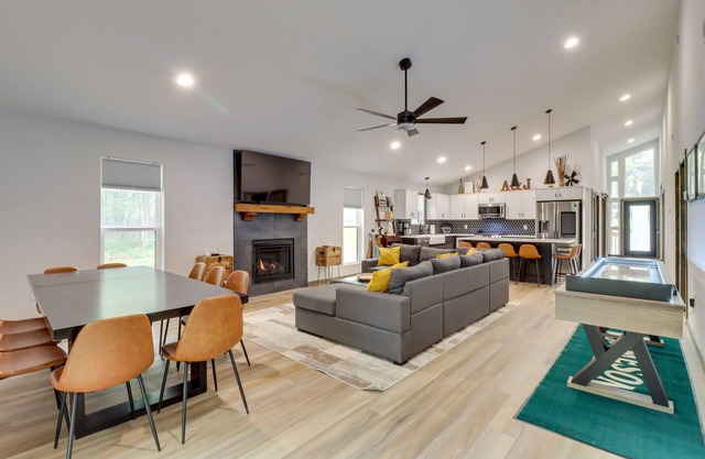 Walk to Water Park: Split-Rock Resort Home w/Deck