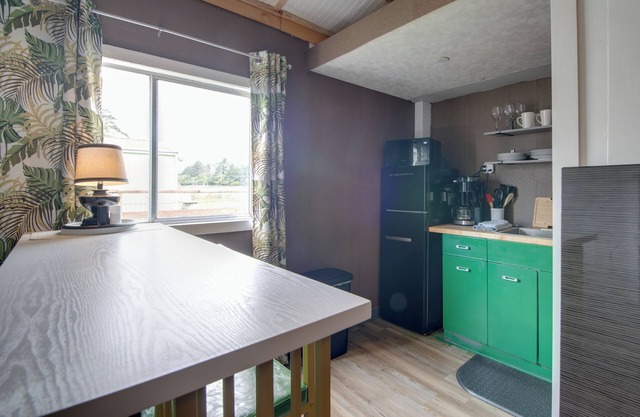 Walkable Beach Bungalow in Ocean Shores!