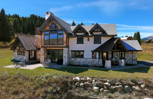 Walking Deer/Ski-in Ski-out Luxury Home at the Base of Prospect Lift! Sleeps 14!