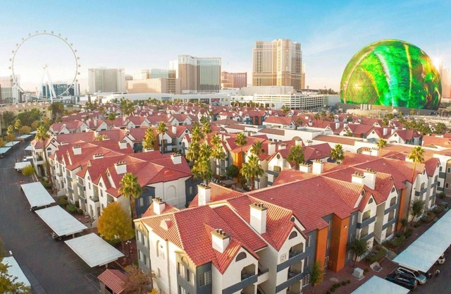 Walking Distance To The Iconic Vegas Sphere- Desert Club Resort- 1 Bd. Deluxe