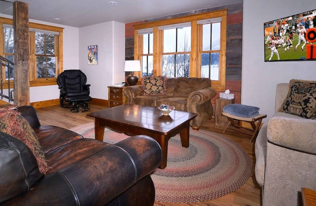 Walking distance to downtown - 3 bedroom/2.5 bath