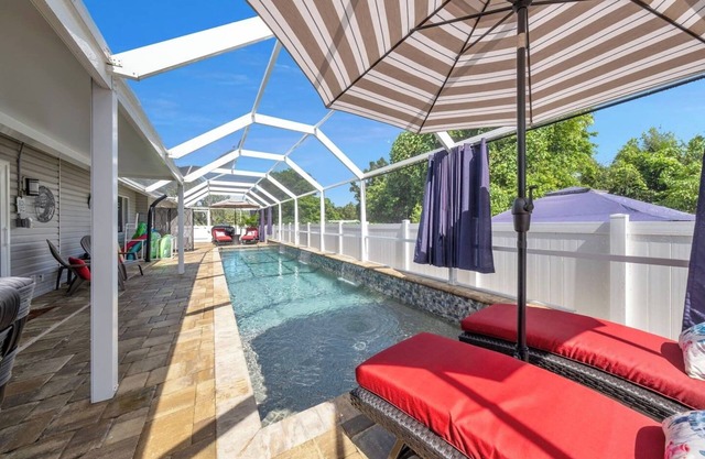 Walking Distance to Sugarshack, Ice Cream & Coffee Heated Pool in Bonita Springs