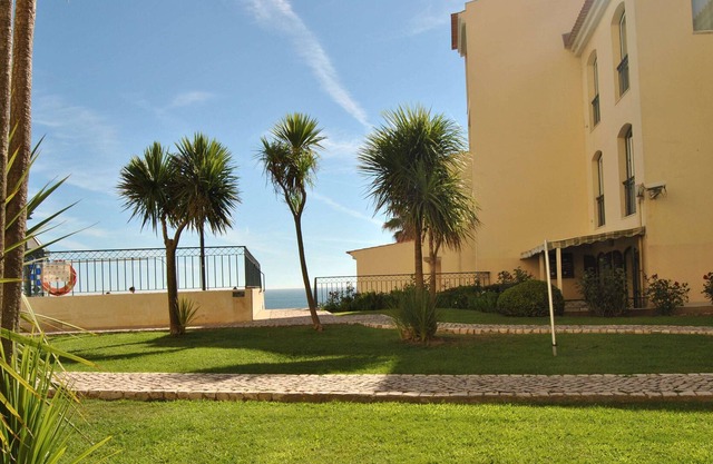 Wall Beach Apartement T4 with sea view and pool