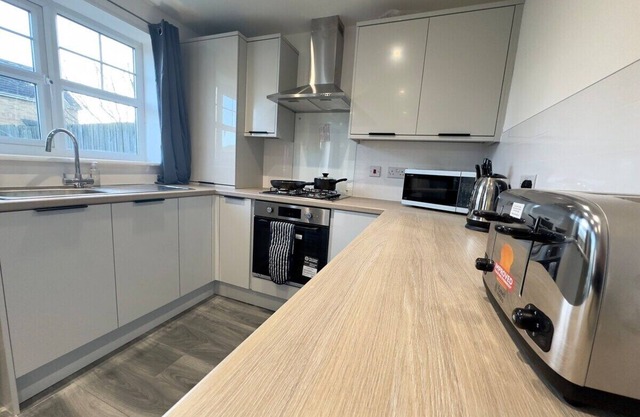 Wallis House by Blue Skies Stays