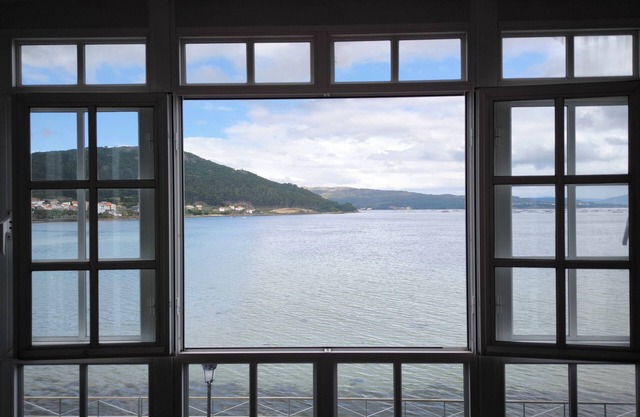 Walls over the sea - Incredible views, first line and centrally located!