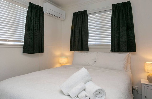 Wanderlust Retreat - easy access to everything at this quaint and romantic little cottage