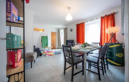 Warhol Vibes - Couleurs et confort avec garage