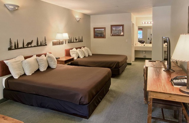 Warm Weather Stays Are Booking Now at The Legend Inn at Shanty Creek!