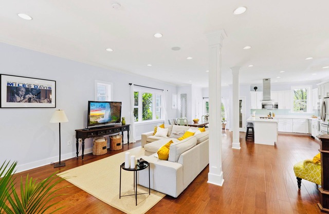 Washington DC Retreat! Elegant, Sunlit, Renovated Open-Plan Home