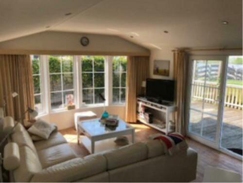 Water Chalet Grou nr 6 Recreationpark Yn'e Lijte evt met ligplaats boot