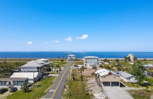 "Water of Life" offers panoramic views, steps to the beach, screened-in porch, pet-friendly!