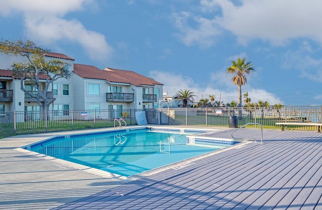 Water`s Edge ~ 1st Floor Condo with Waterview ~