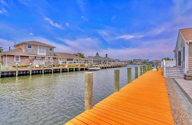 Waterfront 3 BR House w/Pool and Dock! - Mantoloking