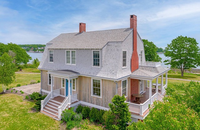 Waterfront Colonial - Best Views on the Island! by RedAwning