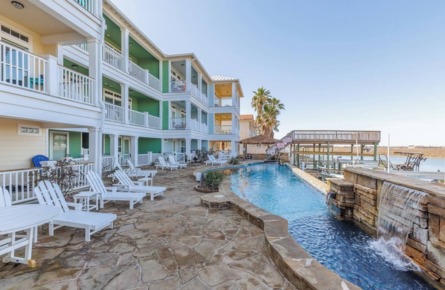 Waterfront Complex Views, Proximity to the Beach with Easy Garage Access