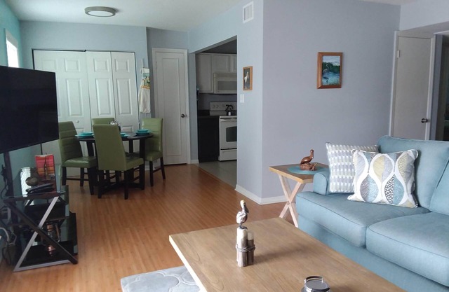 Waterfront Condo, enjoy your morning coffee while watching the dolphins!