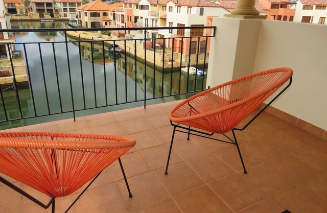 Waterfront, Family-Friendly Villa with Free Wifi and Mooring