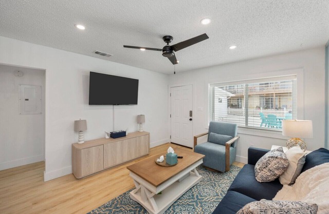 Waterfront Getaway w/Pool Access – Bluefish #3