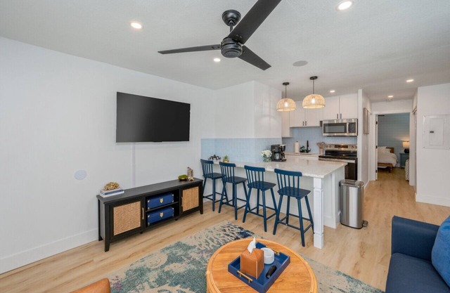 Waterfront Getaway w/Pool Access – Bluefish #7