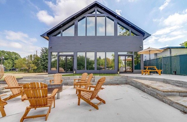 Waterfront Granbury Home w/Electric Fireplace!