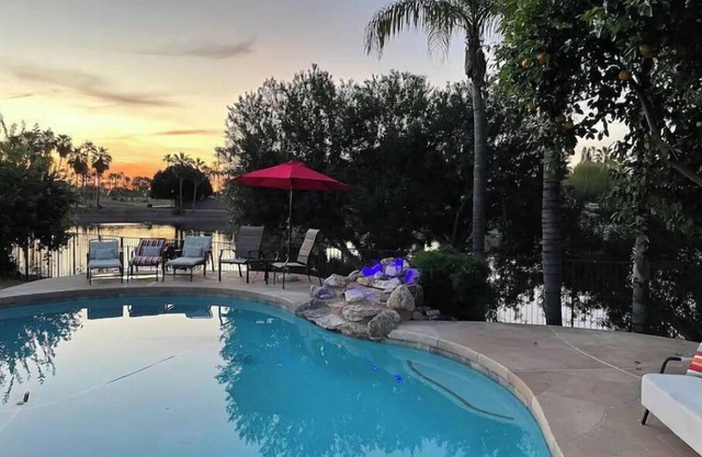 Waterfront & heated Pool Resort 18th Hole golf view, 2 king beds