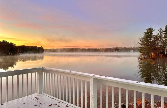 Waterfront Home 20 Minutes to Downtown w/Off Road Trails/Kayaks/Fire Pit