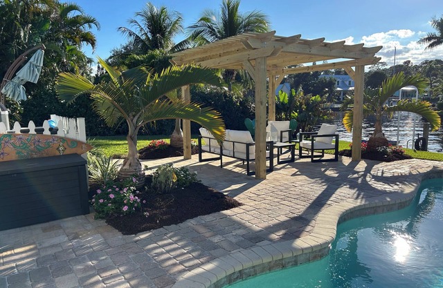 Waterfront home, pet, friendly, private, dock, oasis
