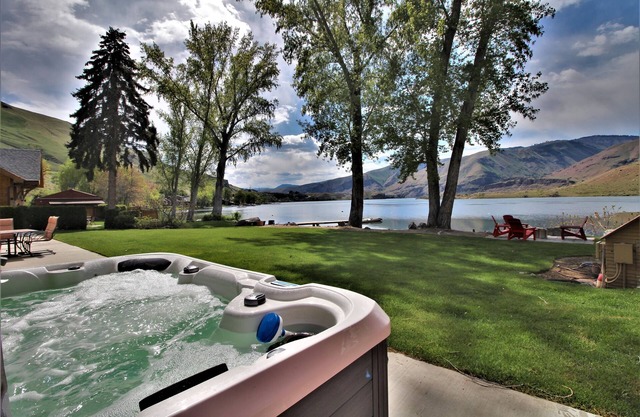 Waterfront home w/ hot tub, dock, beach & extra sleeping in bonus/game room