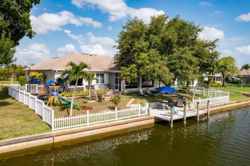 Waterfront House in Paradise at Cape Coral