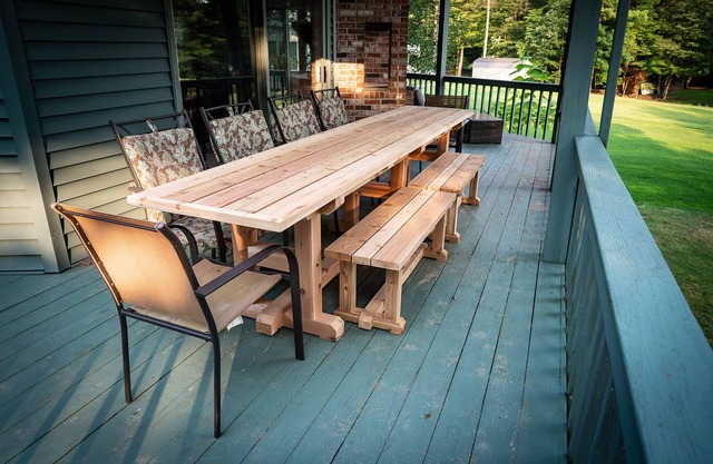 Waterfront, huge yard, covered deck, new dock