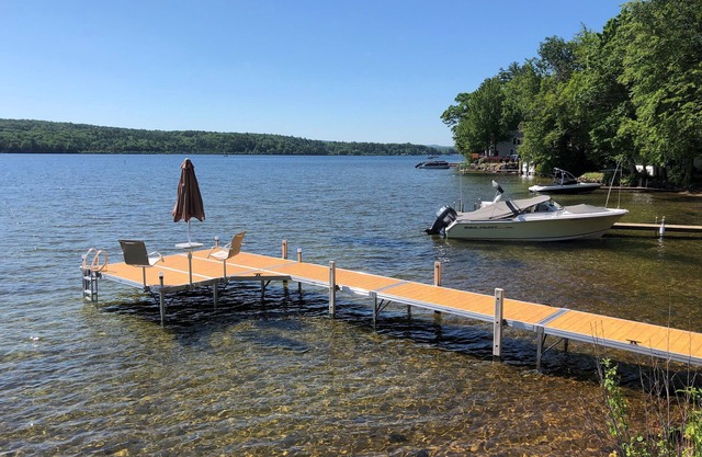 Waterfront Lake Winnisquam House, Guest House & Barn Game Rm, Sleeps 16 w/Beach