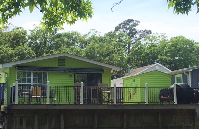 Waterfront, Large deck, Pet friendly, Golf cart, Screened in porch.