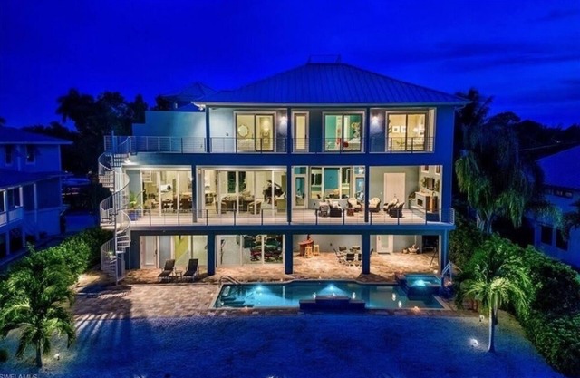 Waterfront Luxury Estate - 5BR/6.5BA, Heated Pool, Spa, Tiki Hut & Gulf Access