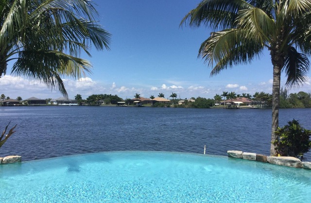 Waterfront Luxury, Panoramic Views, Privacy & Direct Gulf Access