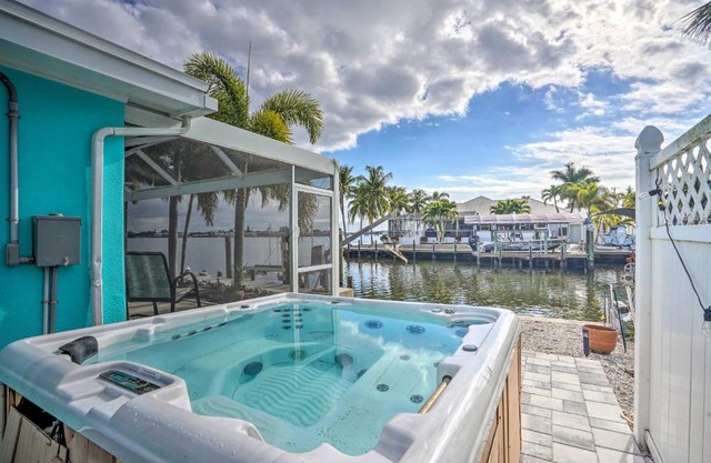 Waterfront Matlacha Paradise with Hot Tub and Dock!