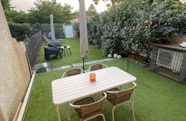 Waterfront mini-villa