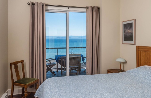 Waterfront/Oceanview 3Bedroom.2Bathroom. Sub-Penthouse.BESTviewsParksvilleBeach!