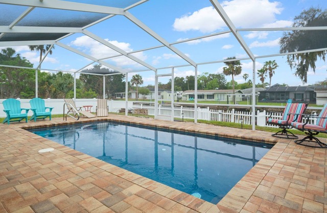 Waterfront Pool & Dock, Minutes to Springs & Gulf
