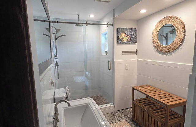 Waterfront-Pool-Pet Friendly