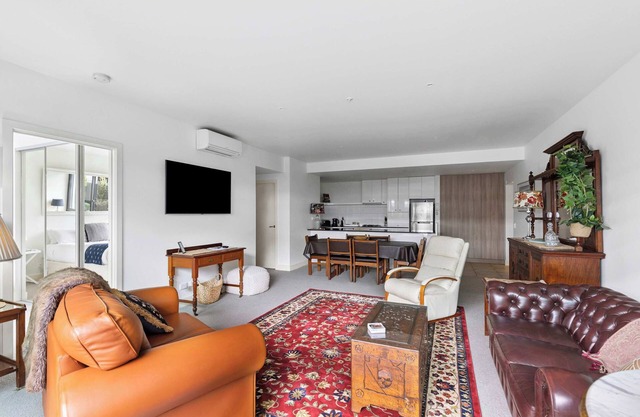 Waterfront Premium Apartment in central Geelong