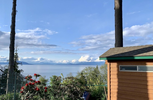 Waterfront private room in Nanaimo with free parking