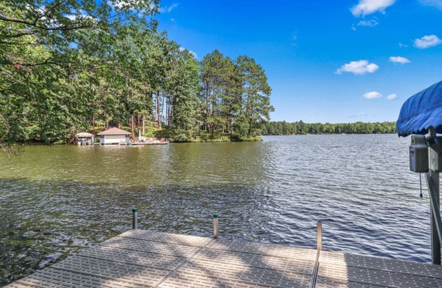 Waterfront! Private dock! Water toys! Sleeps 21!