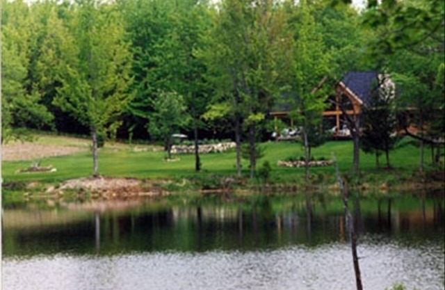 Waterfront! Quiet, Spacious, Serene Retreat Located in a Private Wooded Setting