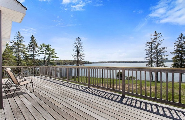 Waterfront Retreat 3Br/2BA Between Acadia & Schoodic on Maine's Taunton Bay