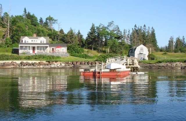 Waterfront Secluded Maine Island Cottage