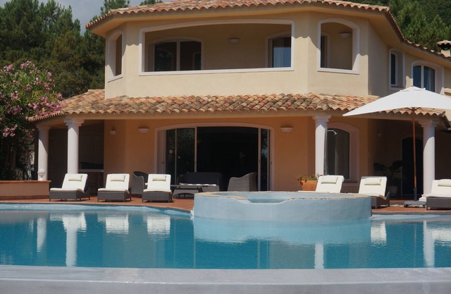 Waterfront Villa Case Marine