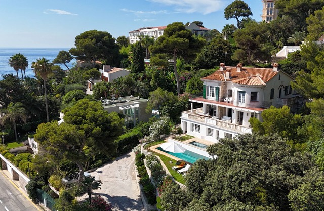 Waterfront Villa on peninsula 5 to 10 min Monaco