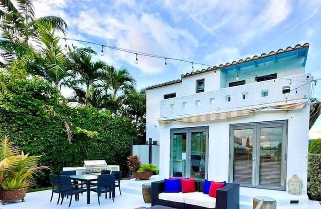 Waterfront Villa on the Miami River - 4/2 - Water View - Pool Hot Tub Grill