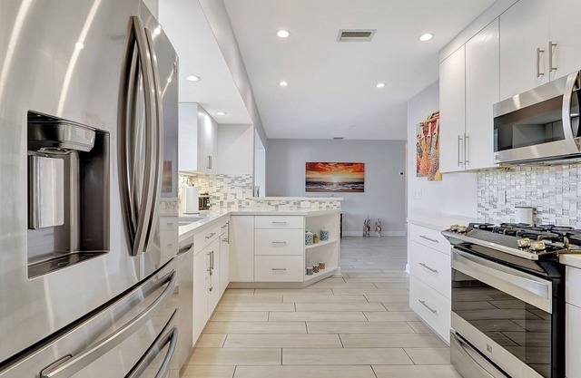 Waterfront Villa – Gorgeous 4 BDR w/Private Pool and Dock, Close to Beach!